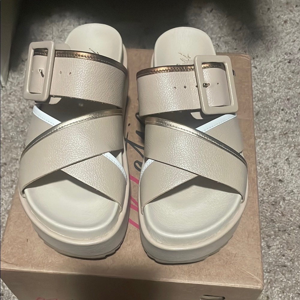Matisse platform sandals Size 8M